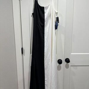 Torrid Disney Villains Cruella Split Gown Black White Maxi Dress Size 12